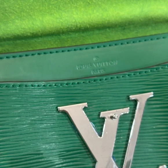 Louis Vuitton Green Crossbody Bag - Picture 4 of 5